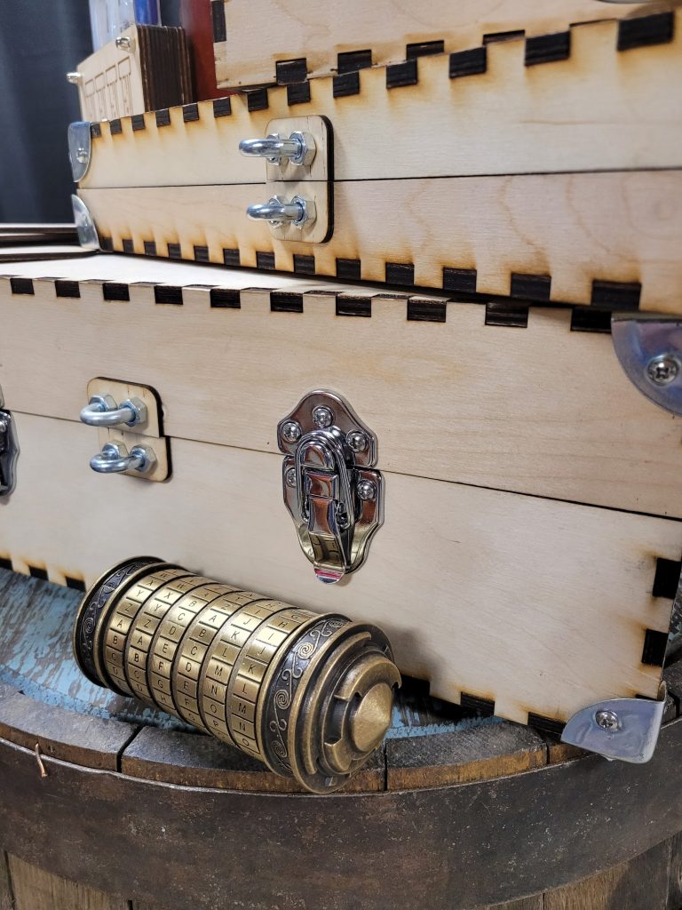 SKRZYNIA ZAGADEK-CHALLENGE BOX