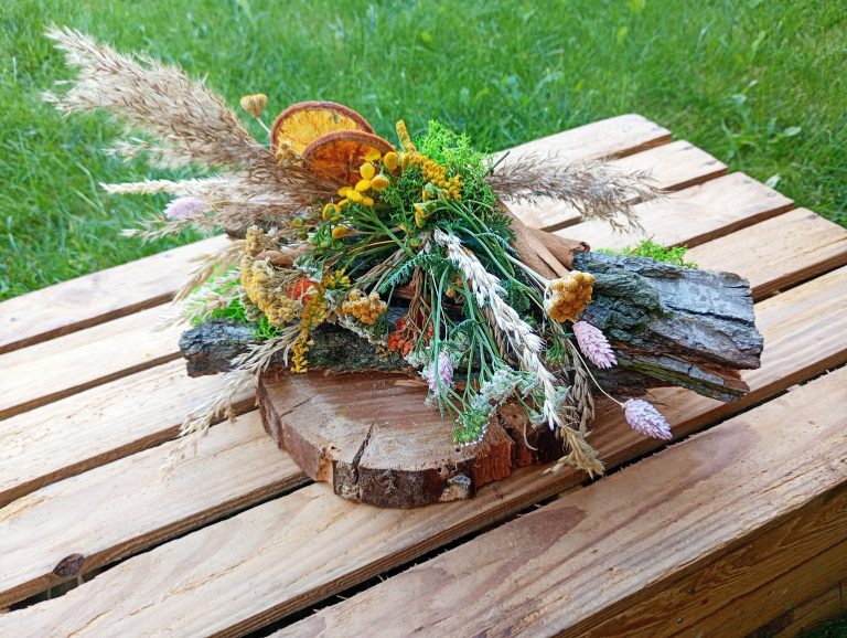 TWORZENIE STOŁOWYCH KOMPOZYCJI FLORYSTYCZNYCH